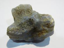 Laden Sie das Bild in den Galerie-Viewer, Chalcedon sphärische Kristalle blau 5cm Baia Mare Capnic, Rumänien