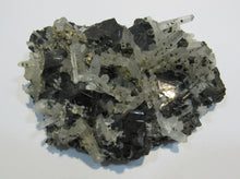Laden Sie das Bild in den Galerie-Viewer, Bergkristall feiner Nadelquarz auf top Zinkblende xx 10cm Madan, Bulgarien
