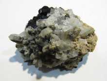 Laden Sie das Bild in den Galerie-Viewer, Bergkristall mit Zinkblende Sphalerit xx Pyrit 5cm Madan, Bulgarien