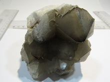 Laden Sie das Bild in den Galerie-Viewer, Rauchquarz Quarz Kristallspitzen Strauß 10cm 560g Usingen Taunus, Deutschland