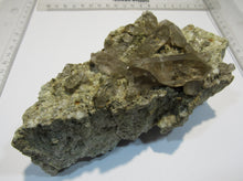 Laden Sie das Bild in den Galerie-Viewer, Rauchquarz Doppelender auf Granit 15cm 675g Riental Uri, Schweiz