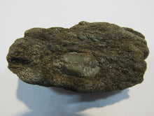 Laden Sie das Bild in den Galerie-Viewer, Smaragd farblos in Matrix 7cm Kristalle 1-2cm Habachtal Bramberg Salzburg, Österreich