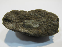 Laden Sie das Bild in den Galerie-Viewer, Smaragd farblos in Matrix 7cm Kristalle 1-2cm Habachtal Bramberg Salzburg, Österreich