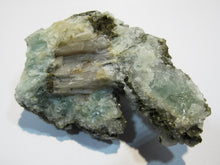 Laden Sie das Bild in den Galerie-Viewer, Calcit und Pyrit auf Fluorit-Calcit Matrix 8cm Wölsendorf Oberpfalz, Deutschland
