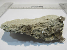 Laden Sie das Bild in den Galerie-Viewer, Rauchquarz Doppelender auf Granit 11cm 218g Riental Uri, Schweiz