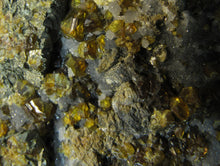 Laden Sie das Bild in den Galerie-Viewer, Zinkblende Honigblende mit Markasit 11cm Grube Lüderich Bensberg, Deutschland