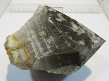 Laden Sie das Bild in den Galerie-Viewer, Rauchquarz Schneeflocken Quarz Kristallspitze 11cm 580g Usingen Taunus, Deutschland