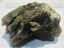 Laden Sie das Bild in den Galerie-Viewer, Rauchquarz Kristall Bündel Stufe mit Chlorit 12cm Sedrun Graubünden, Schweiz