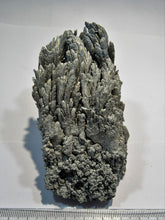Laden Sie das Bild in den Galerie-Viewer, Magnesium Metall Kristall Stufe aus Schmelze 11cm Hunan, China