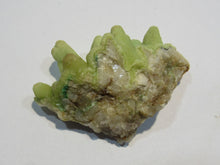Laden Sie das Bild in den Galerie-Viewer, Grüner Aragonit Sinterkalk 5cm attische Halbinsel Laurion Lavrio, Griechenland