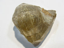 Laden Sie das Bild in den Galerie-Viewer, Roh Bergkristall Schwimmer mit goldenen Rutil Nadeln 4cm Minas Gerais, Brasilien