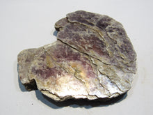 Laden Sie das Bild in den Galerie-Viewer, Glimmer Muskovit Kristall rosa-violett Färbung 8cm Evje-Iveland Ivland, Norwegen
