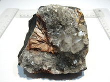 Laden Sie das Bild in den Galerie-Viewer, Calcit Rhomboeder Kristall Stufe mit Baryt rot 11cm Herdringen Sauerland, Deutschland