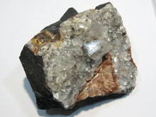 Laden Sie das Bild in den Galerie-Viewer, Calcit Rhomboeder Kristall Stufe mit Baryt rot 11cm Herdringen Sauerland, Deutschland