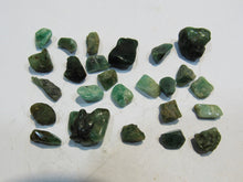 Laden Sie das Bild in den Galerie-Viewer, Smaragd grün Trommelstein Sammlung 25 Stk. 0,5-1,5cm 8g, Columbien
