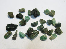 Laden Sie das Bild in den Galerie-Viewer, Smaragd grün Trommelstein Sammlung 25 Stk. 0,5-1,5cm 8g, Columbien