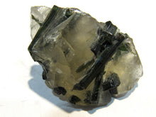 Laden Sie das Bild in den Galerie-Viewer, Turmalin feine grüne Kristalle in derben Bergkristall 4,5cm Minas Geraus, Brasilien