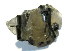 Laden Sie das Bild in den Galerie-Viewer, Turmalin feine grüne Kristalle in derben Bergkristall 4,5cm Minas Geraus, Brasilien