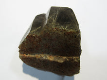 Laden Sie das Bild in den Galerie-Viewer, Bergkristall dunkler Rauchquarz mit goldenen Rutilnadeln 295g Minas Gerais, Brasilien