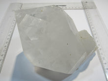 Laden Sie das Bild in den Galerie-Viewer, Bergkristall Spitze klar mit Seitenflächen 15cm 1,47Kg Minas Gerais, Brasilien