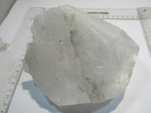Laden Sie das Bild in den Galerie-Viewer, Bergkristall Spitze klar mit Seitenflächen 15cm 1,47Kg Minas Gerais, Brasilien
