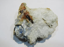 Laden Sie das Bild in den Galerie-Viewer, Disthen blaue Kristalle in Quarz Stufe 7cm Minas Gerais, Brasilien