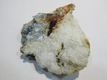 Laden Sie das Bild in den Galerie-Viewer, Disthen blaue Kristalle in Quarz Stufe 7cm Minas Gerais, Brasilien