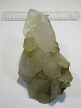 Laden Sie das Bild in den Galerie-Viewer, Bergkristall groß 17cm 690g Grieswies-Schwarzkopf Rauris, Österreich
