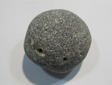 Laden Sie das Bild in den Galerie-Viewer, Klapperstein laut 7cm Flint Feuerstein Schwamm Kreide Normandie, Frankreich
