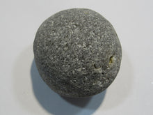 Laden Sie das Bild in den Galerie-Viewer, Klapperstein laut 7cm Flint Feuerstein Schwamm Kreide Normandie, Frankreich