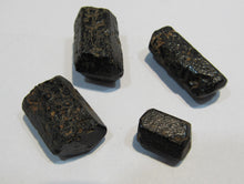 Laden Sie das Bild in den Galerie-Viewer, Hornblende Doppelender Kristalle 15-27mm 26g Ranstadt Vogelsberg, Deutschland