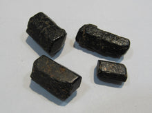 Laden Sie das Bild in den Galerie-Viewer, Hornblende Doppelender Kristalle 15-27mm 26g Ranstadt Vogelsberg, Deutschland