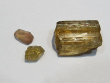 Laden Sie das Bild in den Galerie-Viewer, Goldtopas Kristall 20x15x7mm 6g 30ct Minas Gerais, Brasilien