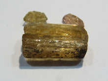 Laden Sie das Bild in den Galerie-Viewer, Goldtopas Kristall 20x15x7mm 6g 30ct Minas Gerais, Brasilien