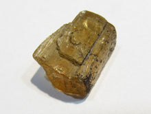 Laden Sie das Bild in den Galerie-Viewer, Goldtopas Kristall 20x15x7mm 6g 30ct Minas Gerais, Brasilien