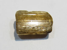 Laden Sie das Bild in den Galerie-Viewer, Goldtopas Kristall 20x15x7mm 6g 30ct Minas Gerais, Brasilien