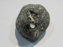 Laden Sie das Bild in den Galerie-Viewer, Klapperstein laut Flint Hohlstein +Schwamm 6 cm Kreide Normandie, Frankreich