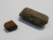 Laden Sie das Bild in den Galerie-Viewer, Hornblende 2 Kristalle L15+38mm 20g Tschenoschin, Tschechien