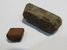 Laden Sie das Bild in den Galerie-Viewer, Hornblende 2 Kristalle L15+38mm 20g Tschenoschin, Tschechien