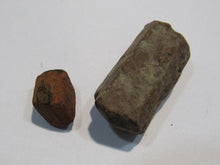 Laden Sie das Bild in den Galerie-Viewer, Hornblende 2 Kristalle L15+38mm 20g Tschenoschin, Tschechien