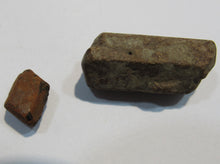 Laden Sie das Bild in den Galerie-Viewer, Hornblende 2 Kristalle L15+38mm 20g Tschenoschin, Tschechien