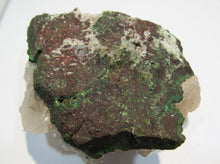 Laden Sie das Bild in den Galerie-Viewer, Calcit auf Malachit +Matrix 10cm 400g Oejikoto Mine Tsuneb, Namibia