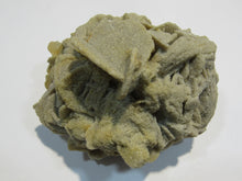 Laden Sie das Bild in den Galerie-Viewer, Baryt feine Schwimmer Sandrose Schwerspat 8cm Rockenberg Hessen, Deutschland