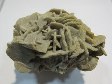 Laden Sie das Bild in den Galerie-Viewer, Baryt feine Schwimmer Sandrose Schwerspat 8cm Rockenberg Hessen, Deutschland