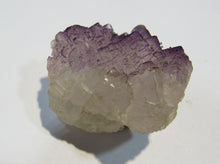 Laden Sie das Bild in den Galerie-Viewer, Fluorit Würfel Quader feine Kristall Stufe violett 4cm Durango, Mexiko
