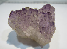 Laden Sie das Bild in den Galerie-Viewer, Fluorit Würfel Quader feine Kristall Stufe violett 4cm Durango, Mexiko
