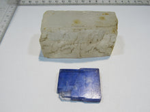 Laden Sie das Bild in den Galerie-Viewer, Steinsalz Halit 2 Stk Kristalle 4 und 7cm weiß und blau Neuhof Ellers, Deutschland