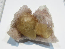 Laden Sie das Bild in den Galerie-Viewer, Amethyst Eisenkiesel Druse mit Honigcalcit 8cm Stbr Juchem Idar Oberstein, Deutschland
