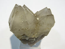 Laden Sie das Bild in den Galerie-Viewer, Rauchquarz Quarz Kristallspitzen 9cm 185g Usingen Taunus, Deutschland