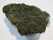 Laden Sie das Bild in den Galerie-Viewer, Apophyllit mit Stilbit feine Kristallstufe Chalcedon Matrix 9cm Jalgaon, Indien